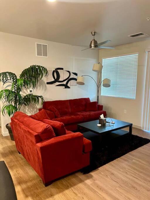 Westgate, Stadium Stunning First Floor 2bed 2bath Apartment *