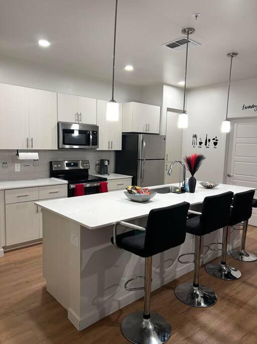 Westgate, Stadium Stunning First Floor 2bed 2bath *