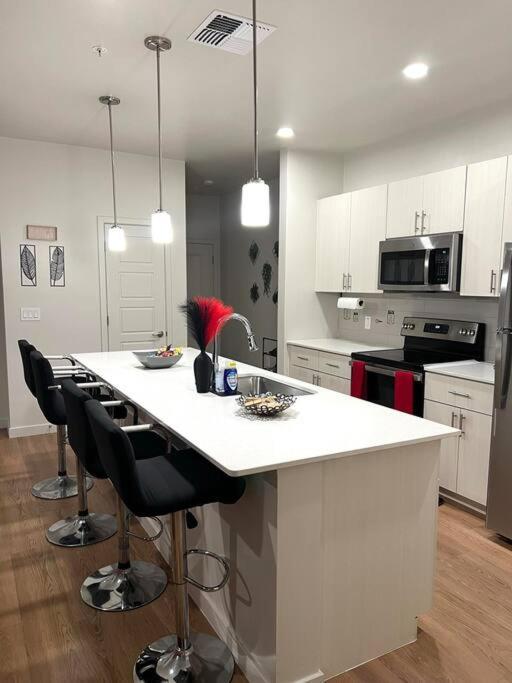Westgate, Stadium Stunning First Floor 2bed 2bath Appartement Glendale